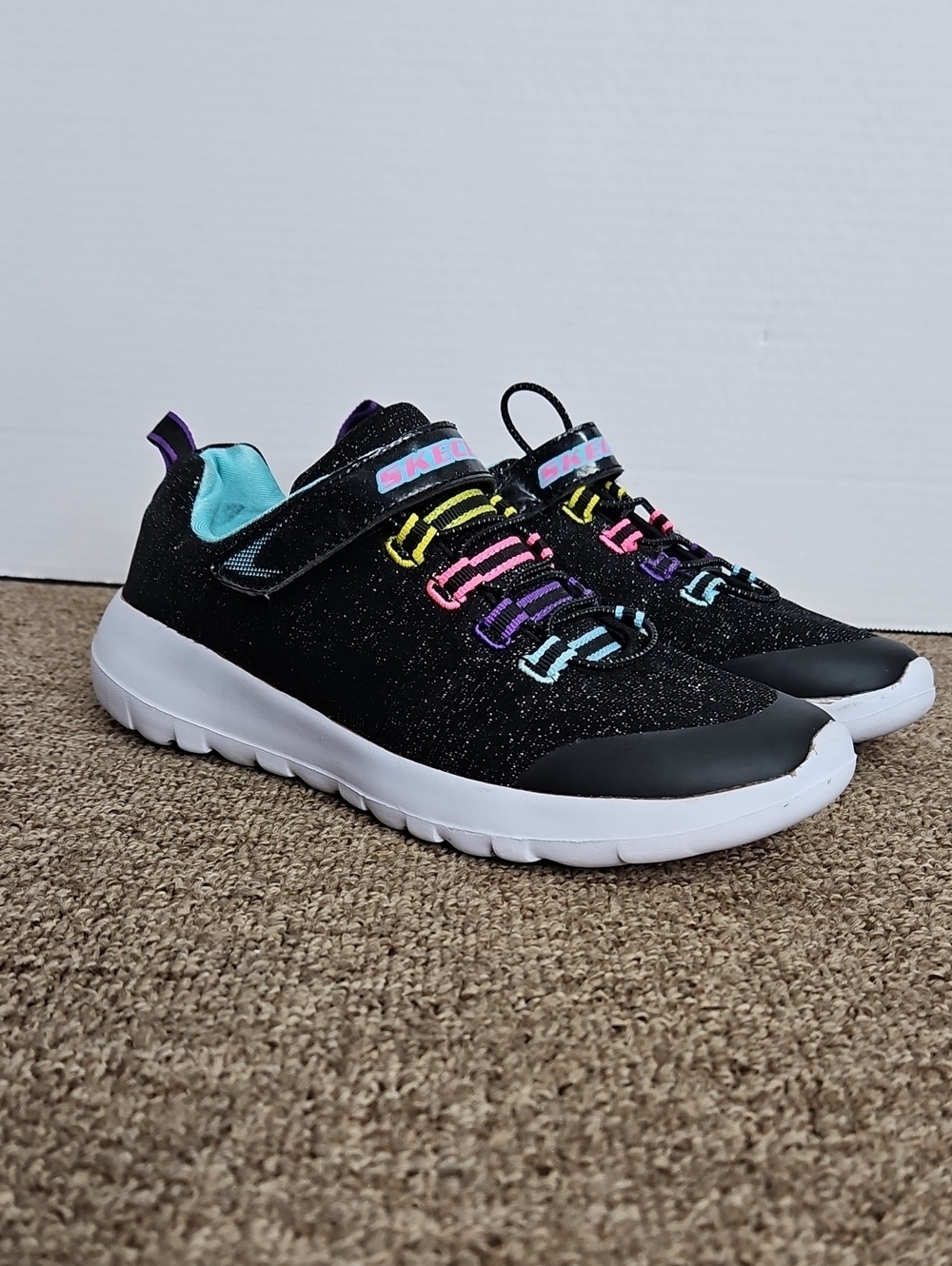 Skechers Black GoWalk Glitter Sneakers w/ Rainbow Lace Accents Sz 4 Kids